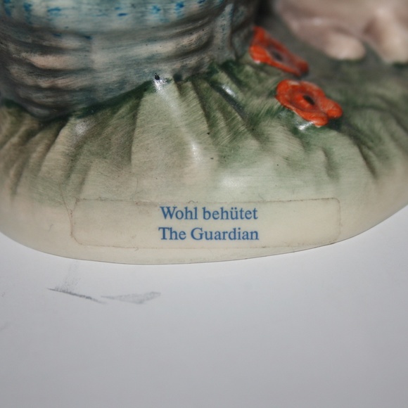Goebel Hummel The Guardian Figurine - Picture 3 of 5